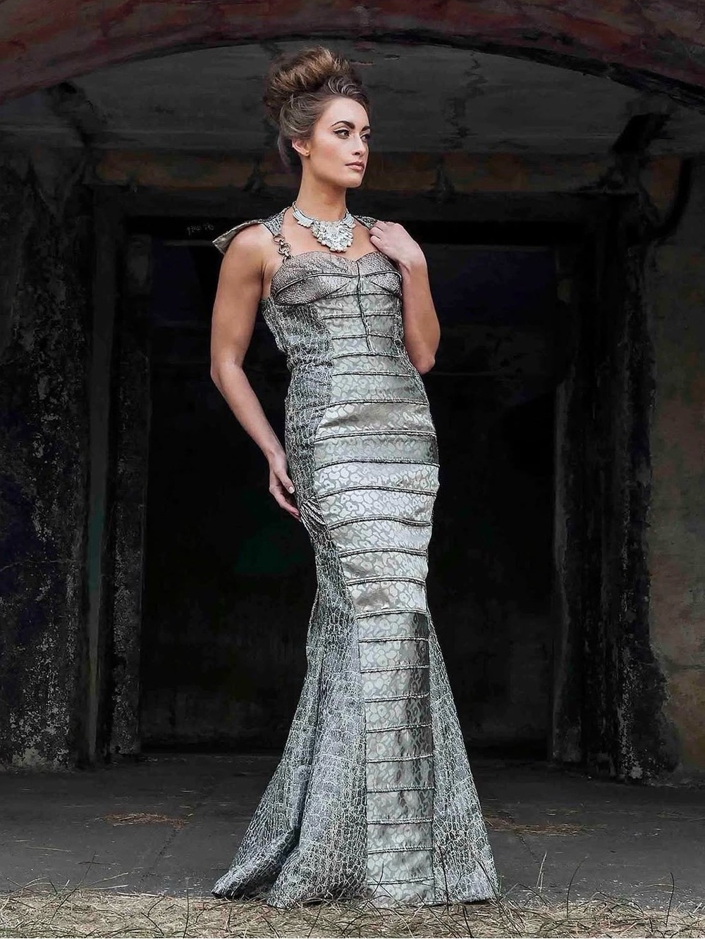 Runway 2021 “Snake Charmer” Metallic Silver-Gray Mermaid Evening Gown size 8